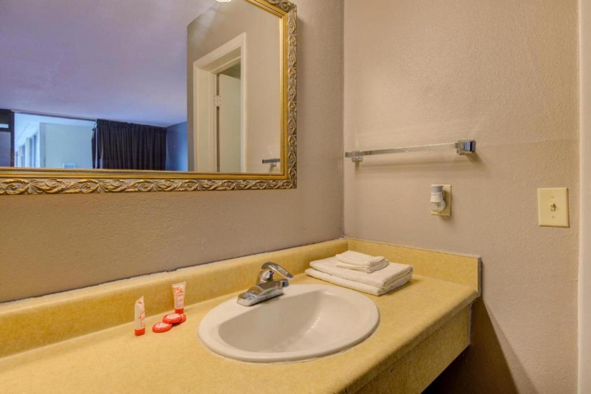 Oyo Hotel Douglas Ga Us-441 Экстерьер фото
